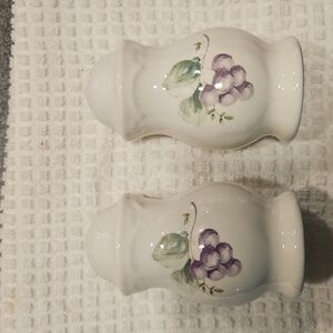 Vintage Pfaltzgraff Salt/Pepper shakers. Grape vine